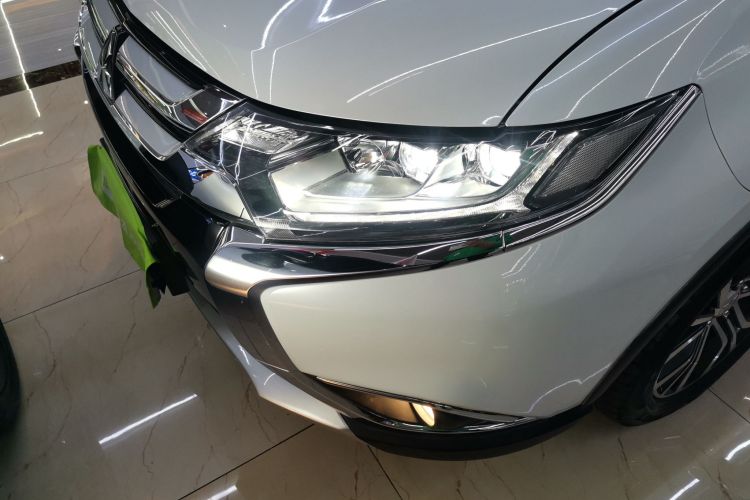 三菱 欧蓝德 2018款 2.4L 四驱豪华版 7座局部细节36