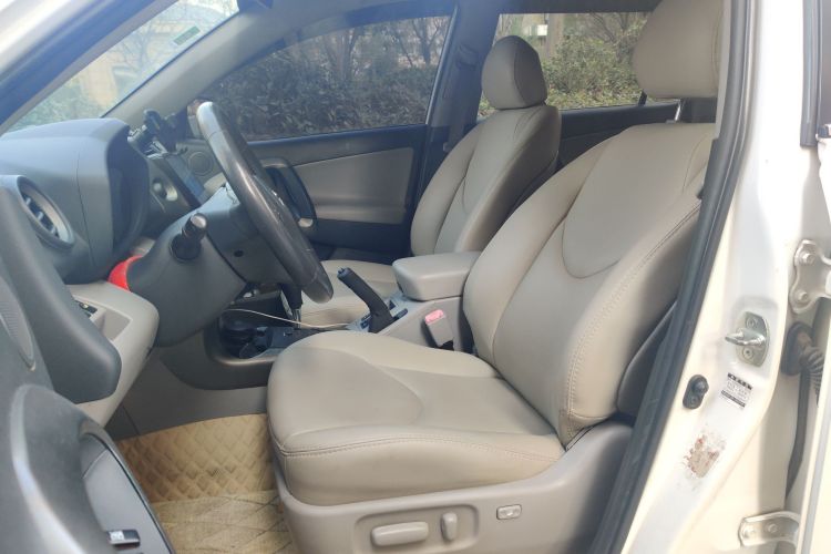 丰田 RAV4荣放 2010款 2.0L 自动豪华升级版局部细节19
