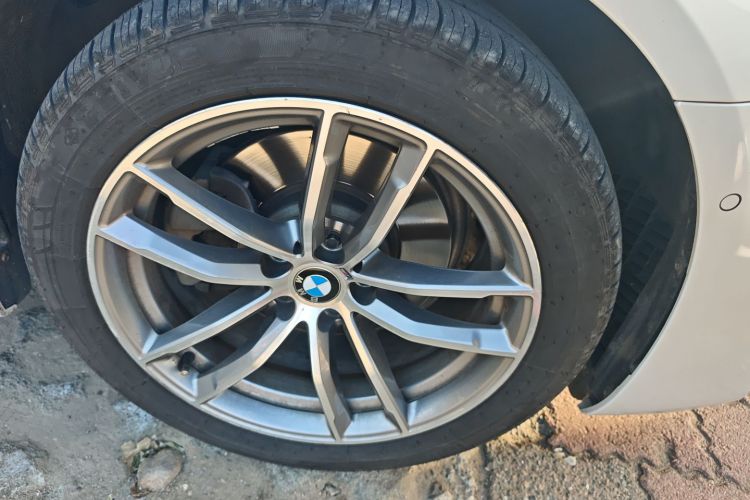 宝马5系 2019款 525Li M运动套装车身外观10