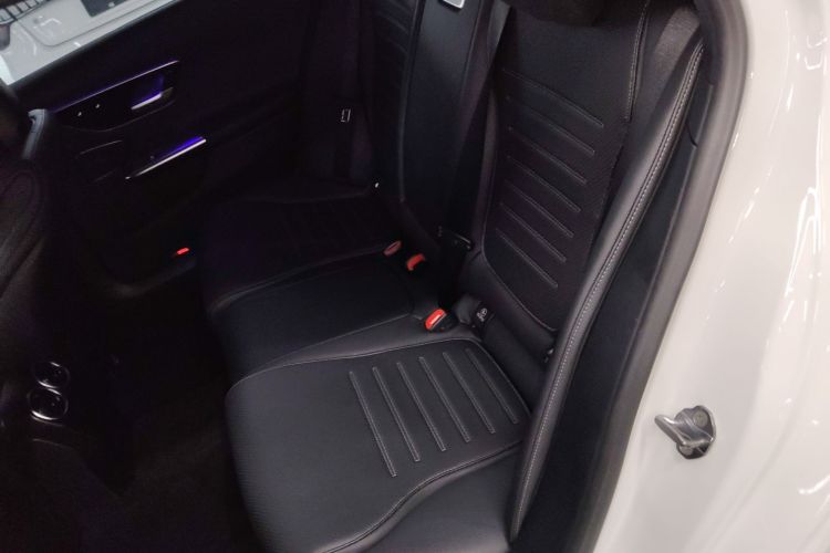 奔驰C级 2023款 改款 C 200 L 运动版中控内饰21