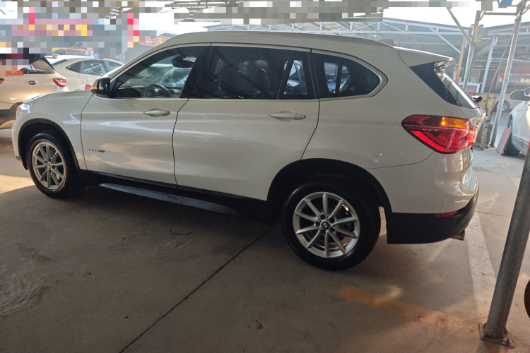 宝马X1 2016款 sDrive18Li 时尚型车身外观4