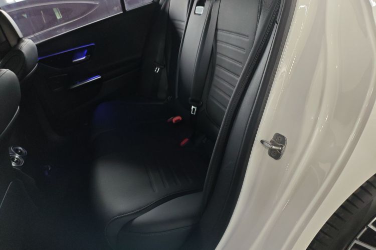 奔驰C级 2024款 C 260 L 运动版中控内饰7004