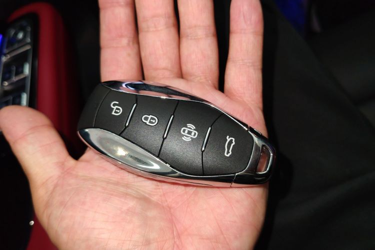 红旗HS3 2023款 1.5T 两驱善为版中控内饰11