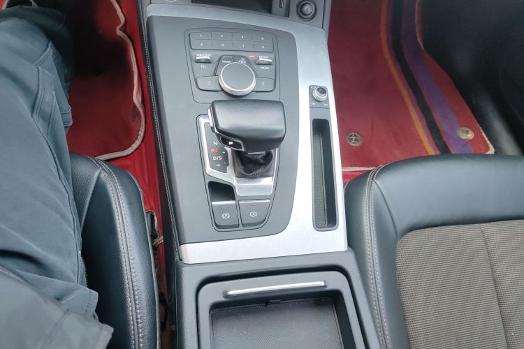 奥迪Q5L 2020款 40 TFSI 荣享进取型中控内饰18
