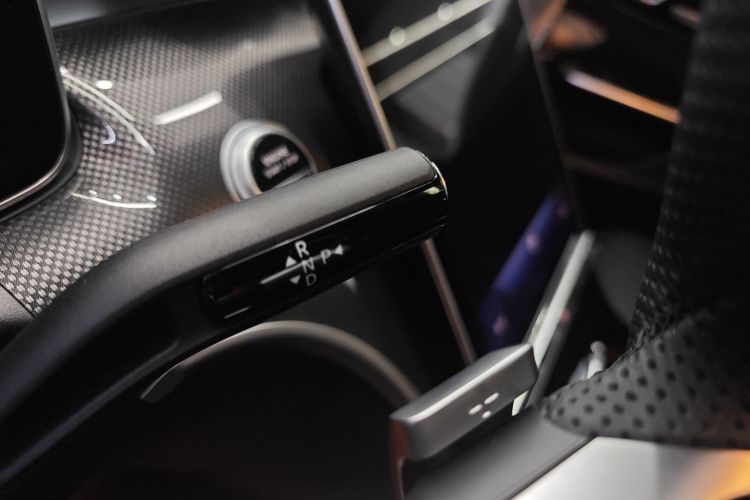 奔驰C级 2025款 C 260 L 皓夜运动版中控内饰18