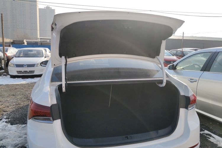 别克 英朗 2019款 15T 双离合互联精英型 国V机舱底盘23