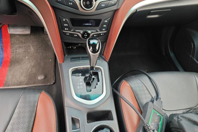 比亚迪G5 2014款 1.5TID 自动旗舰型中控内饰18