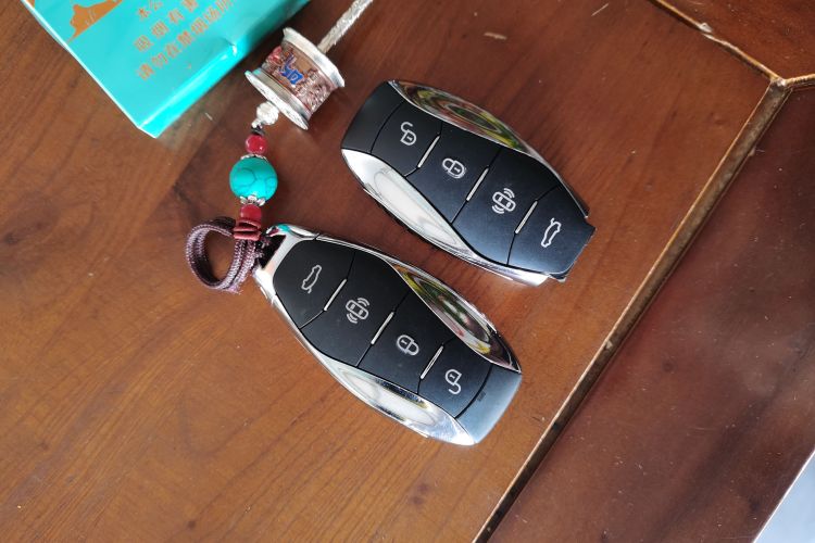 红旗HS5 2025款 2.0T 两驱旗享Pro版中控内饰7001