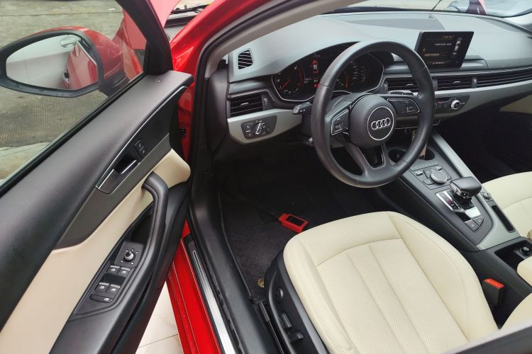 奥迪A4L 2019款 40 TFSI 进取型 国VI中控内饰7003