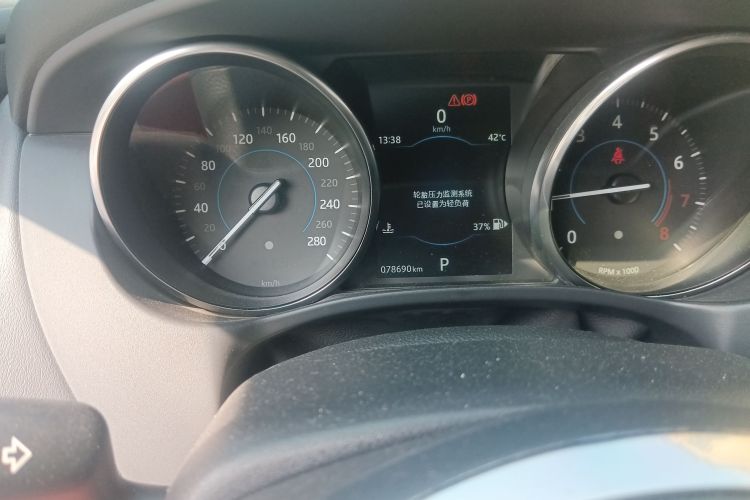 捷豹XE 2017款 2.0T 200PS R-Sport中控内饰15