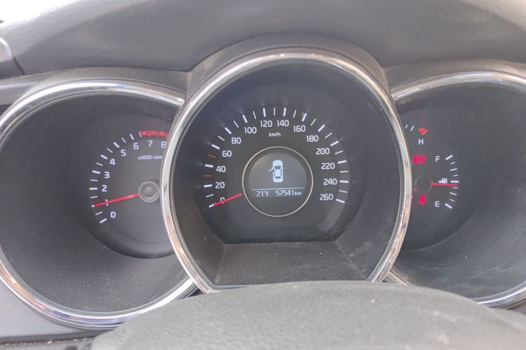 起亚K5 2014款 2.0L 手动GL中控内饰15