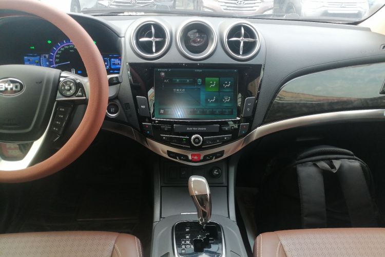 比亚迪S7 2016款 2.0T 自动尊贵型Plus中控内饰16