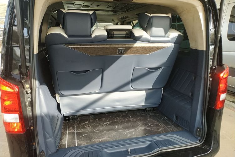 奔驰 威霆 2021款 2.0T 商务版 7座局部细节23