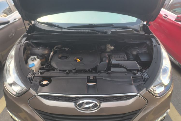 北京现代ix35 2012款 2.0L 自动两驱精英版GLS机舱底盘24