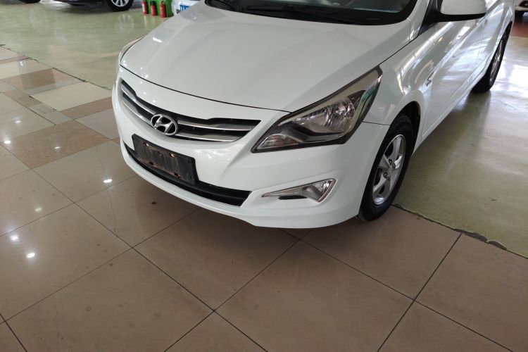 现代 瑞纳 2016款 1.4L 手动智能型GLS局部细节36