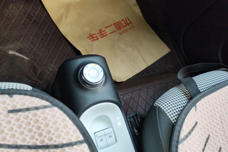 五菱汽车 宏光MINIEV 2024款 第三代 215km 青春版中控内饰18