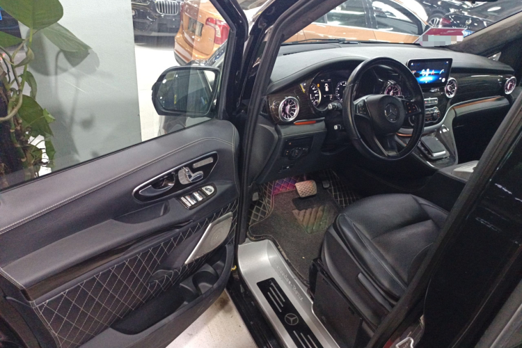 奔驰 威霆 2020款 2.0T 商务版 7座中控内饰20