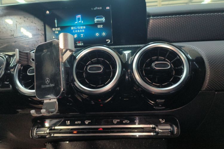 奔驰A级 2019款 A 180 L 运动轿车局部细节16