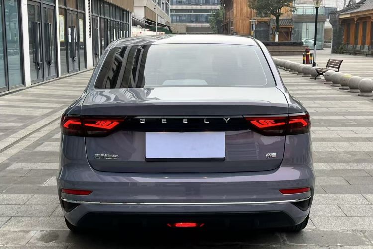 吉利汽车 帝豪 2026款 第4代 400万纪念款 1.5L 手动超越型车身外观6