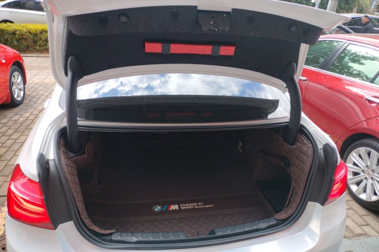 宝马3系 2018款 320Li 领先型M运动套装机舱底盘23