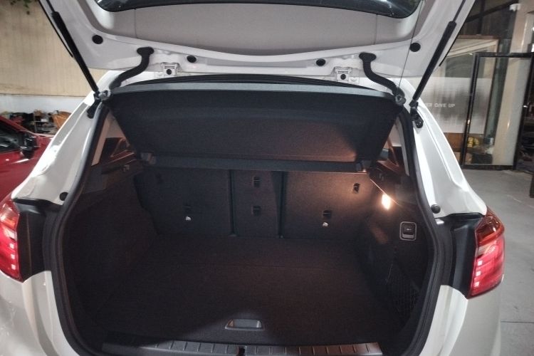 宝马2系旅行车 2018款 218i 时尚型机舱底盘23