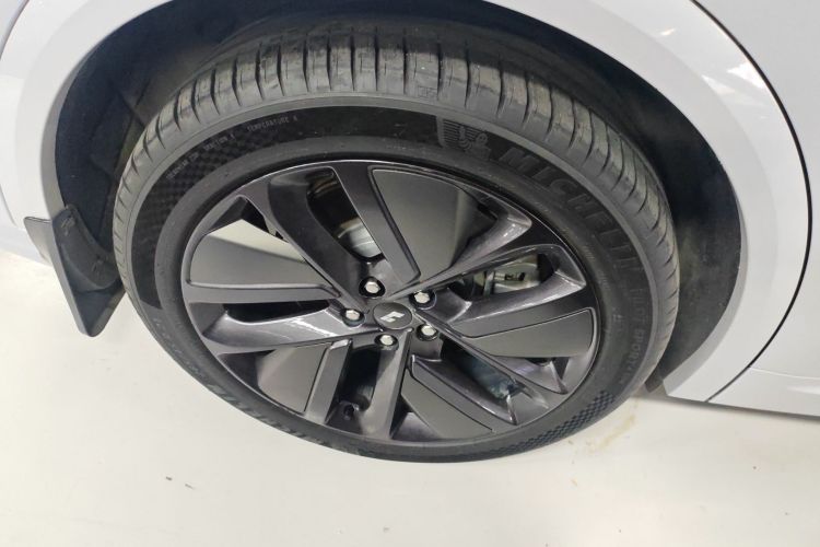 理想汽车 理想L8 2023款 Pro车身外观6008