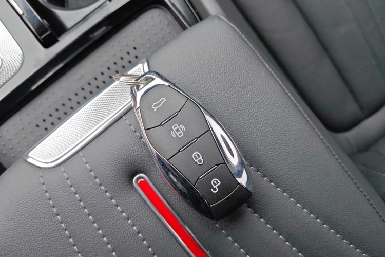 红旗H5 2024款 2.0T 自动智联旗畅版中控内饰11