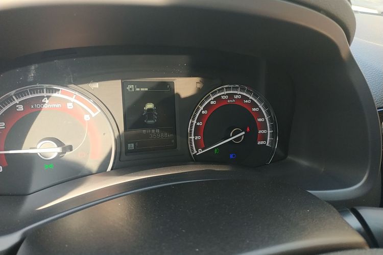 五十铃 铃拓 2020款 2.5T两驱手动领航版 国VI 加长版JE4D25Q6A中控内饰15