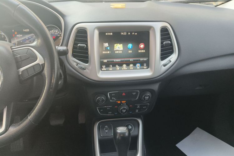 Jeep 指南者 2017款 200T 自动家享版中控内饰16