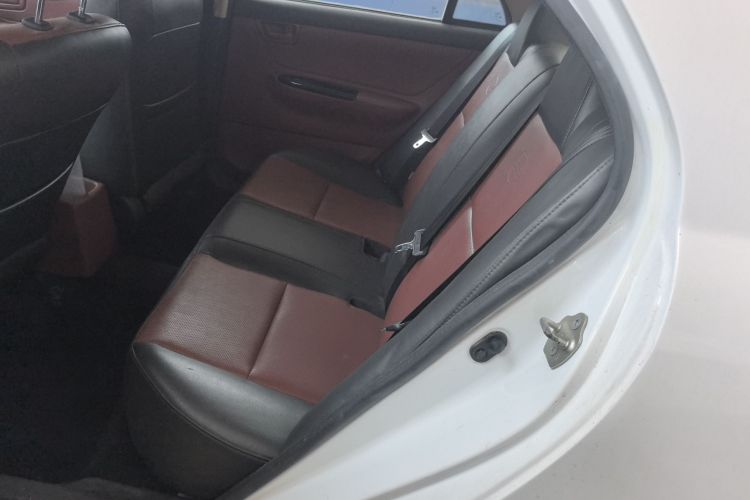 比亚迪F3 2012款 节能版 1.5L 手动舒适型中控内饰21