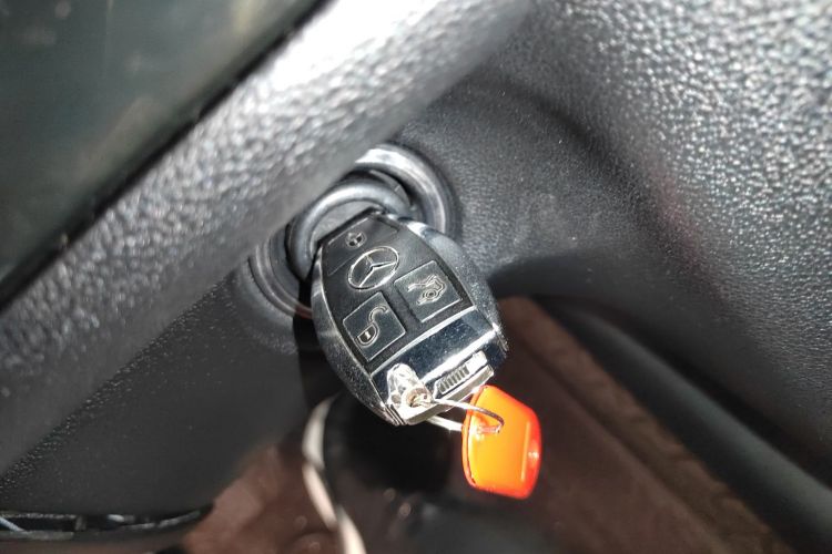 奔驰R级 2017款 R 320 4MATIC 豪华型臻藏版中控内饰11