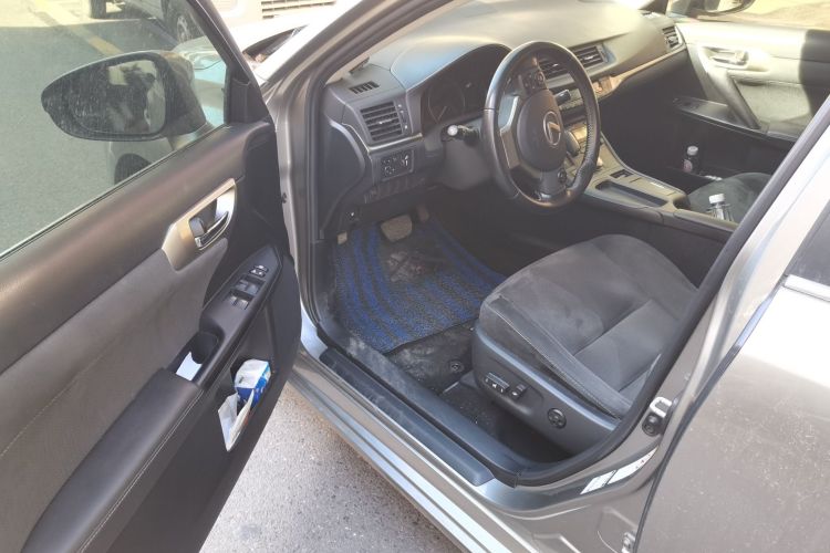 雷克萨斯CT 2017款 CT200h 精英版 单色 国V中控内饰20