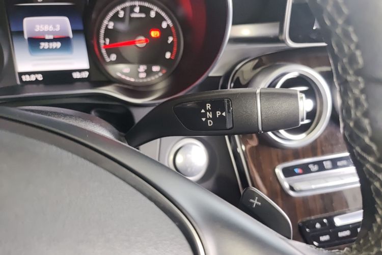 奔驰GLC 2018款 改款 GLC 260 4MATIC 动感型中控内饰18