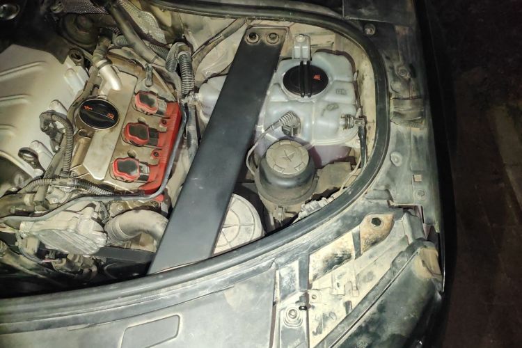 奥迪A8 2013款 A8L 45 TFSI quattro舒适型局部细节9007