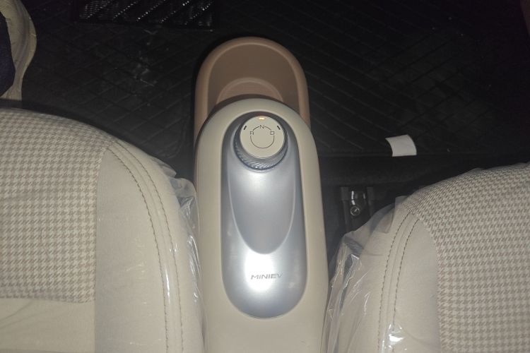 五菱汽车 宏光MINIEV 2025款 四门版 进阶款中控内饰18