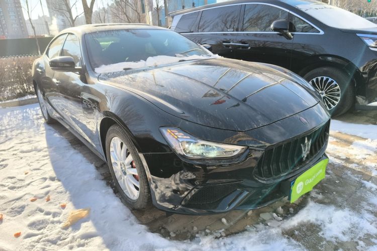 玛莎拉蒂 Ghibli 2017款 3.0T 标准版车身外观3