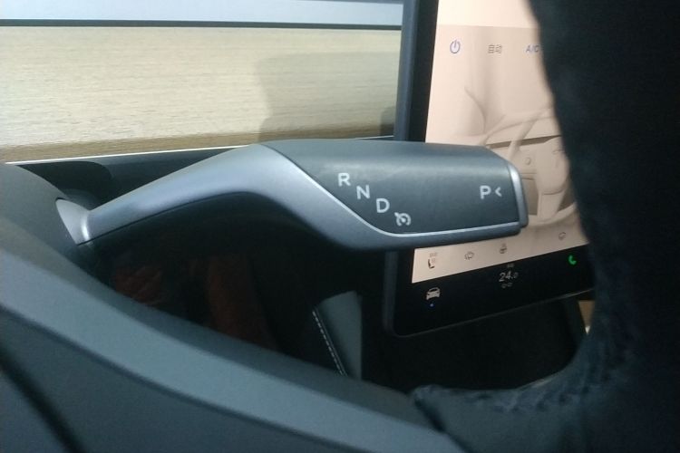 特斯拉 Model Y 2022款 后轮驱动版中控内饰18