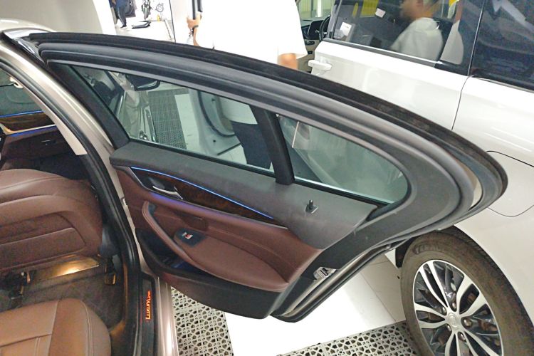 宝马5系 2018款 525Li 豪华套装中控内饰45