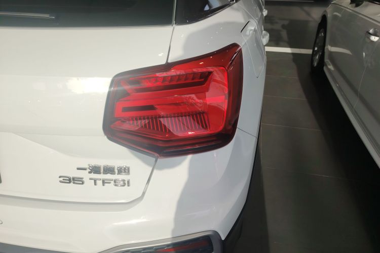 奥迪Q2L 2022款 35 TFSI 进取致雅型车身外观6006