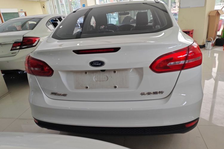 福特 福克斯 2018款 三厢经典 1.6L 自动舒适型智行版车身外观6004