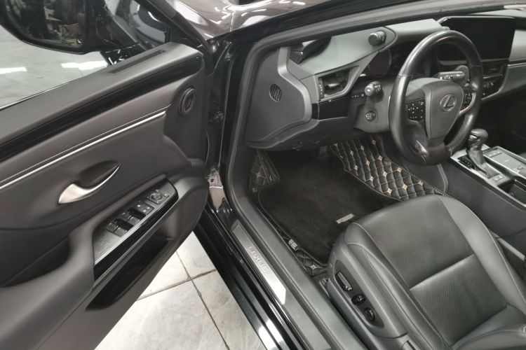 雷克萨斯ES 2021款 300h 臻享版中控内饰20