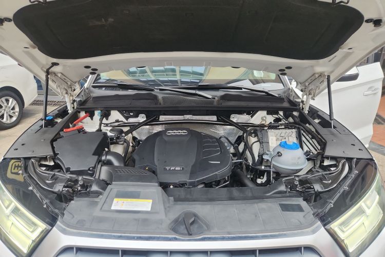 奥迪Q5L 2020款 改款 40 TFSI 荣享时尚型机舱底盘24