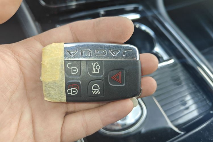 捷豹XJ 2015款 XJL 2.0T 典雅商务80周年典藏版中控内饰7001