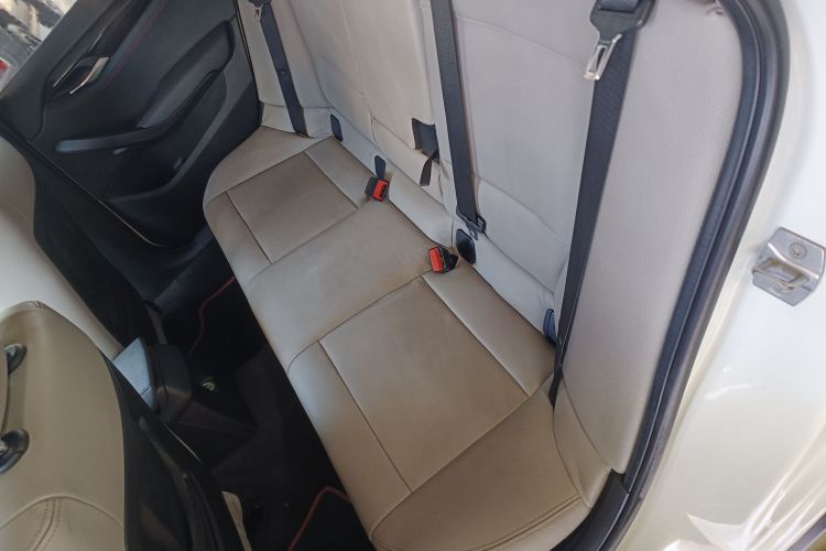 宝马X1 2013款 sDrive18i 运动设计套装中控内饰7004