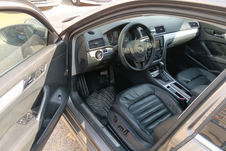 大众 帕萨特 2014款 1.8TSI DSG御尊版中控内饰20