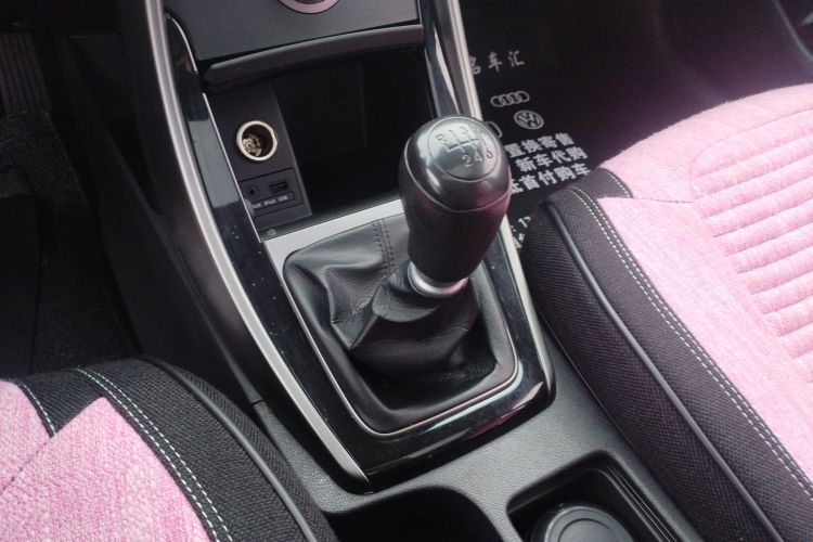 现代 朗动 2012款 1.6L 手动领先型中控内饰18