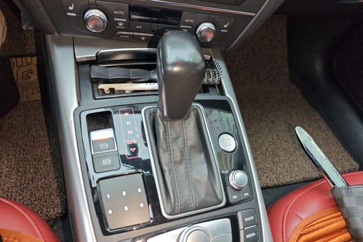 奥迪A6L 2016款 45 TFSI quattro 运动型中控内饰18