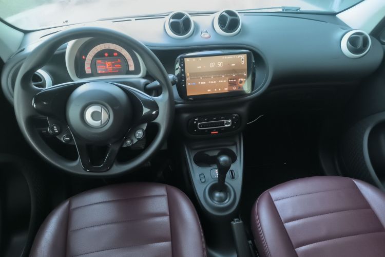 smart forfour 2018款 1.0L 52千瓦灵动版中控内饰7002