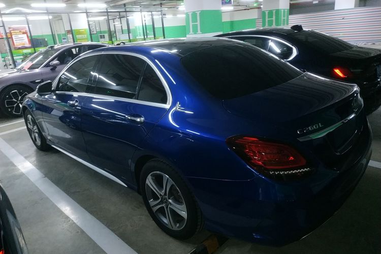 奔驰C级 2021款 C 260 L 运动版车身外观4