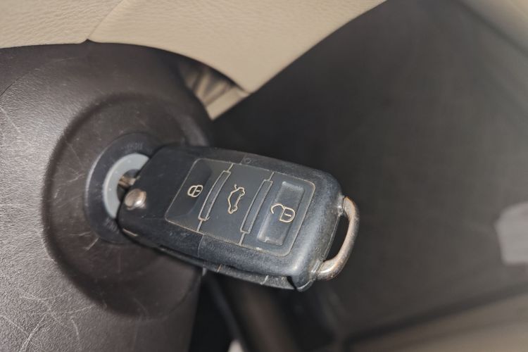 丰田 威驰 2014款 1.5L 自动智臻版中控内饰11